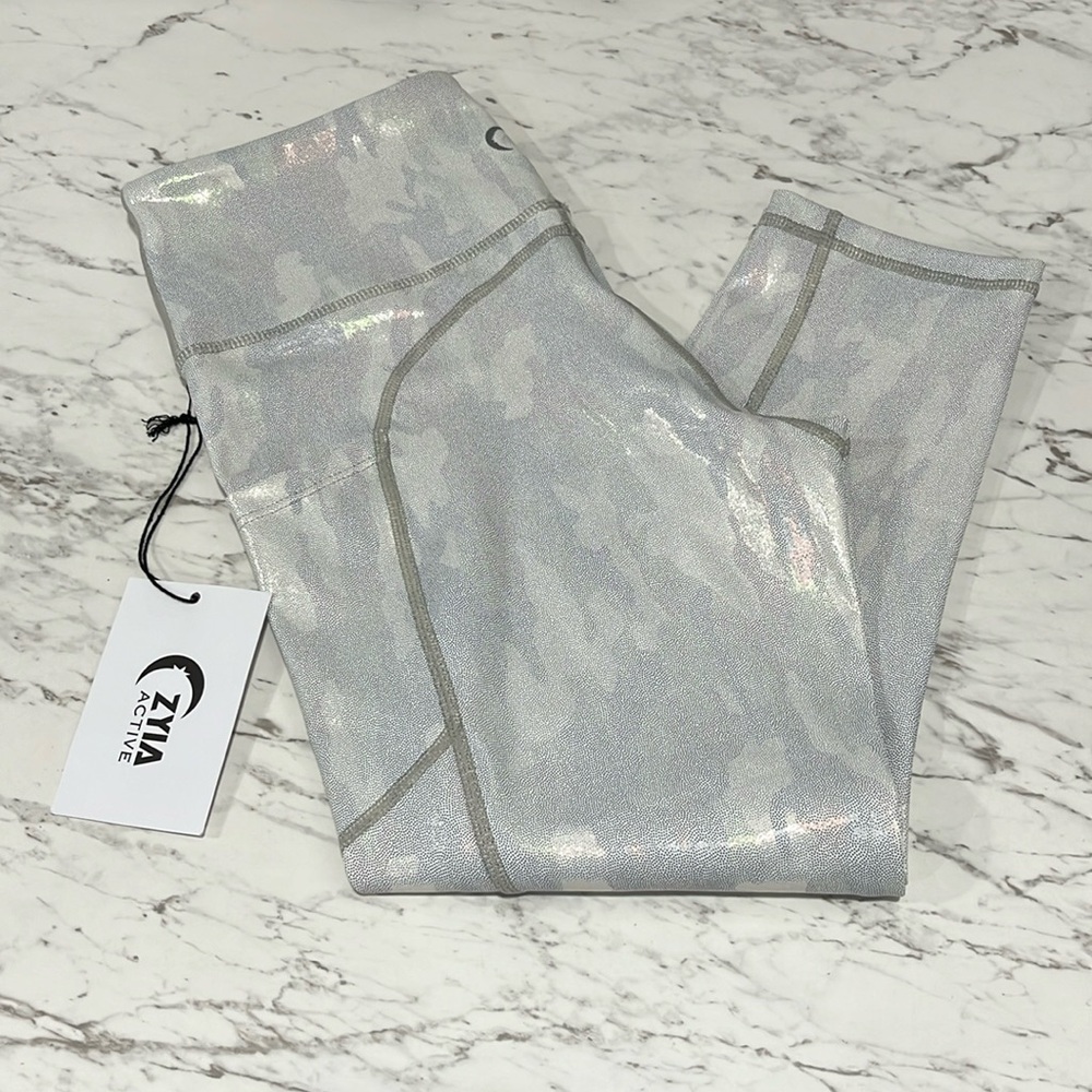 NWT Zyia pocket light and tight metallic Camo